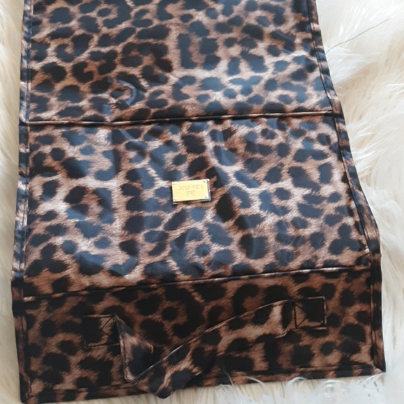 JM New YorkAnimal Print Makeup Bag - Picture 7 of 8